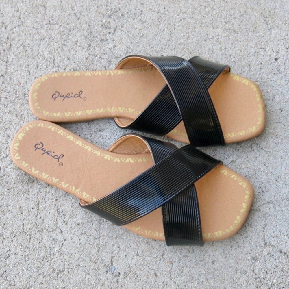 Black vegan leather sandals! π€ - Picture 4 of 5